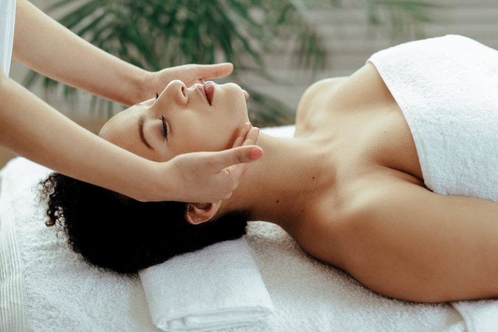 Drenagem Facial contra inchaço e revitalização da pele