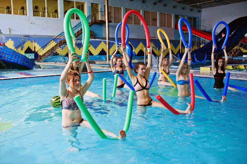 Hidroginástica para tonificar as pernas e reduzir as celulites