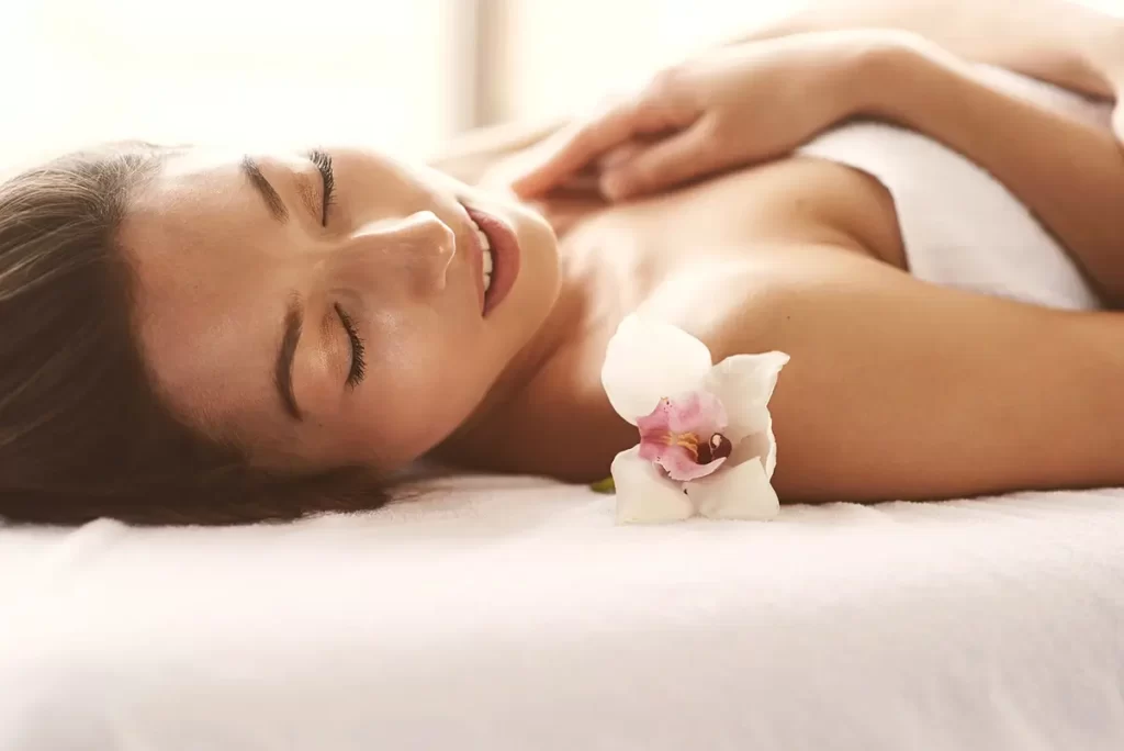 Massagem Tântrica propõe relaxamento explorando áreas íntimas