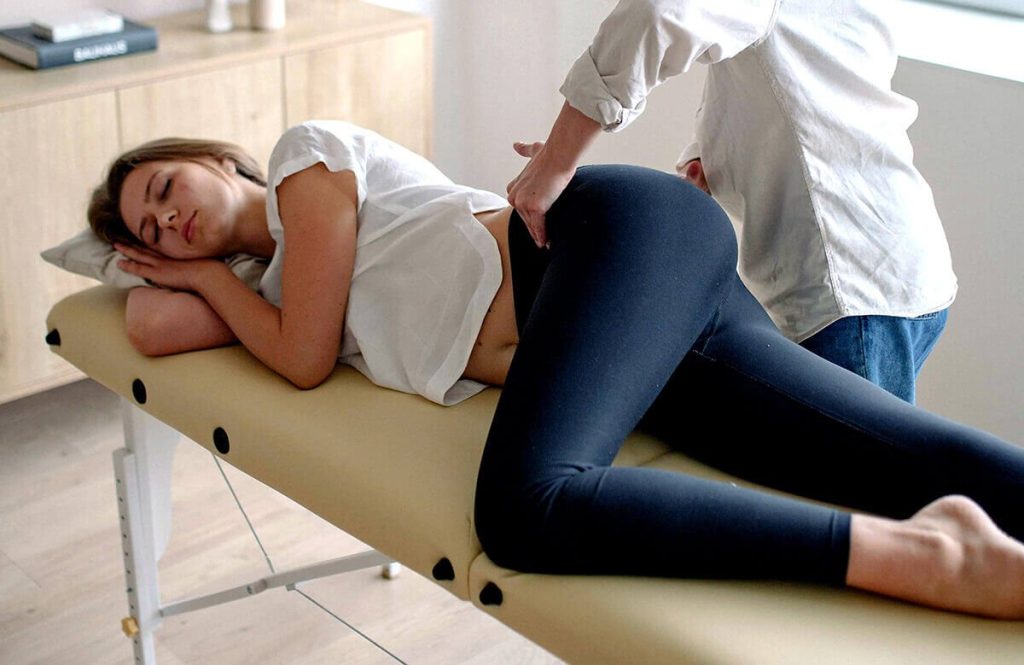 Massagem para alívio da cólica menstrual